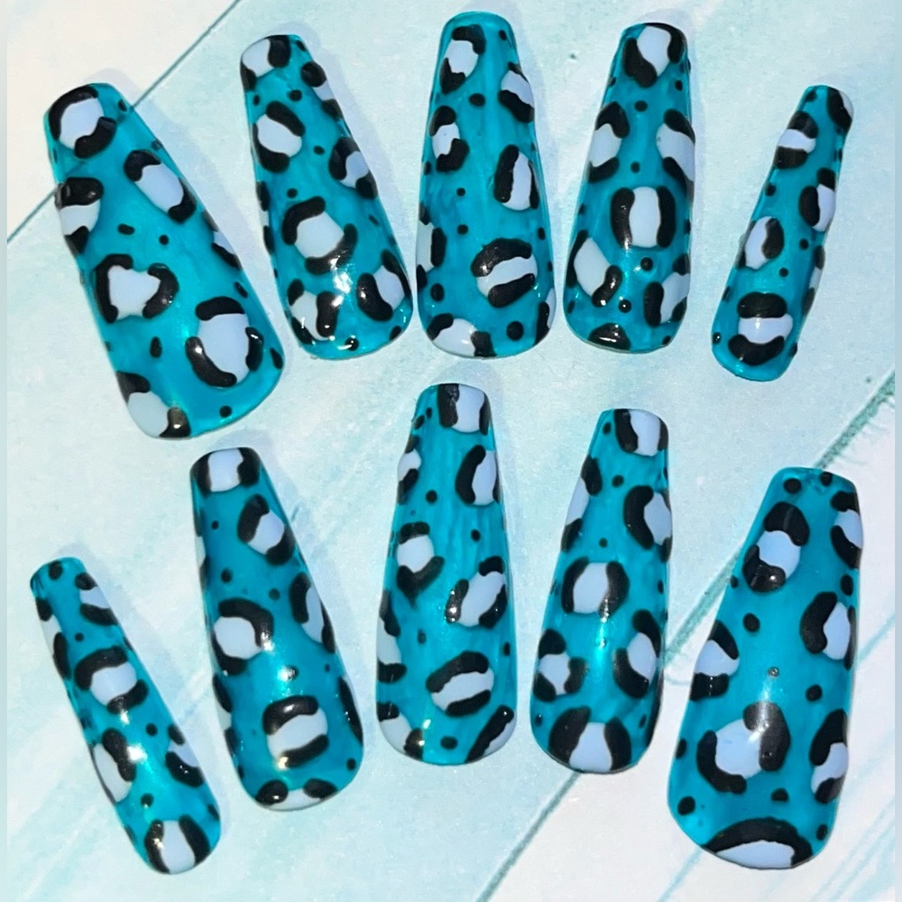 Hand-Painted Press On Nail Set